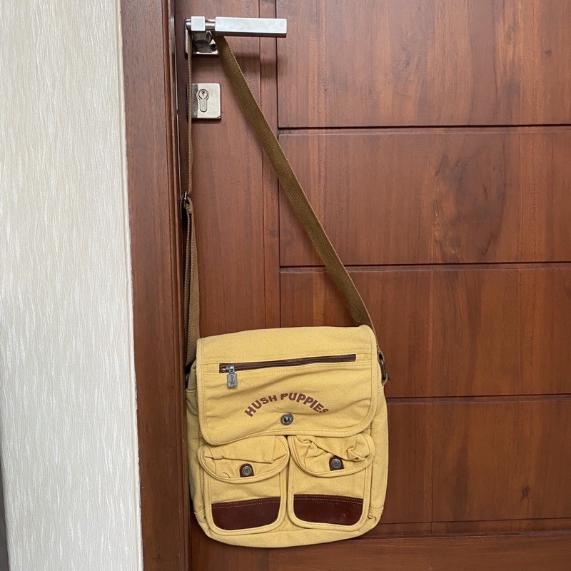 [preloved] tas selempang sling bag hush puppies kuning