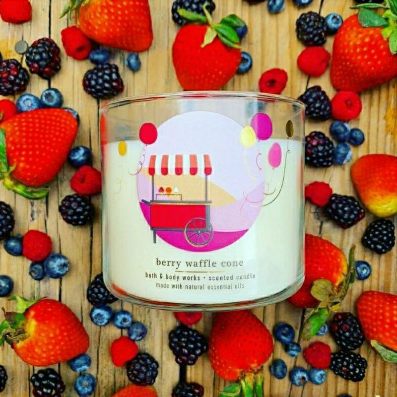 BATH AND BODY WORKS BBW BERRY WAFFLE CONE 3 WICK SCENTED CANDLE MADE WITH ESSENTIAL OILS 411 G