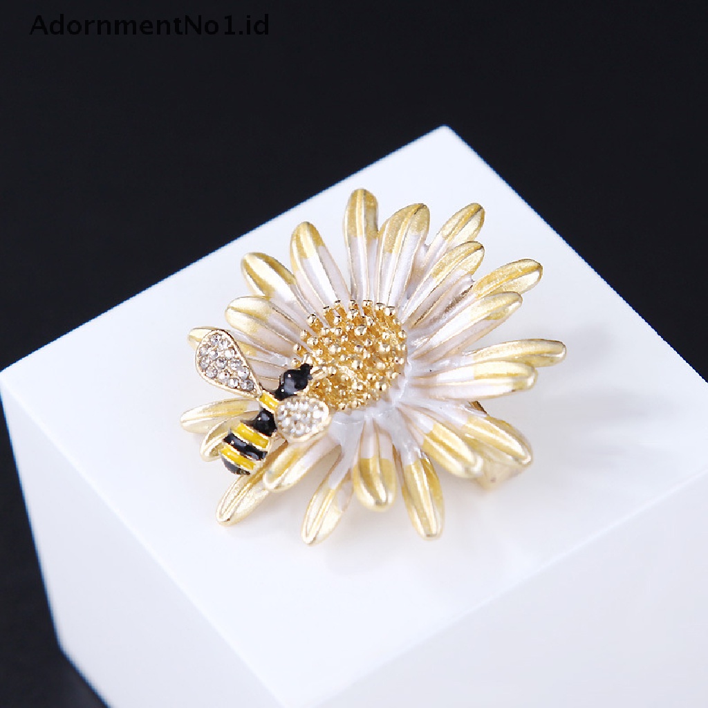 (AdornmentNo1) Bros pin enamel alloy Desain Kartun Lebah / Bunga Aster Gaya Korea