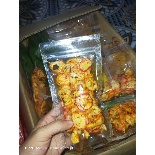 

Krupuk seblak rasa pedas jeruk