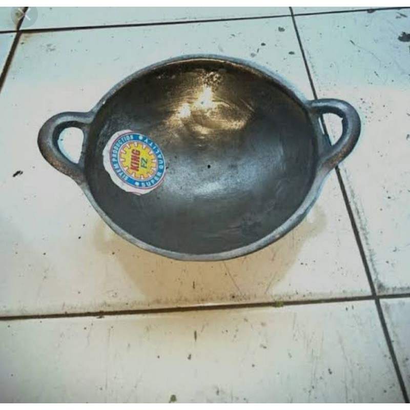 Wajan Serabi Besi dan Tutup Tanah Liat