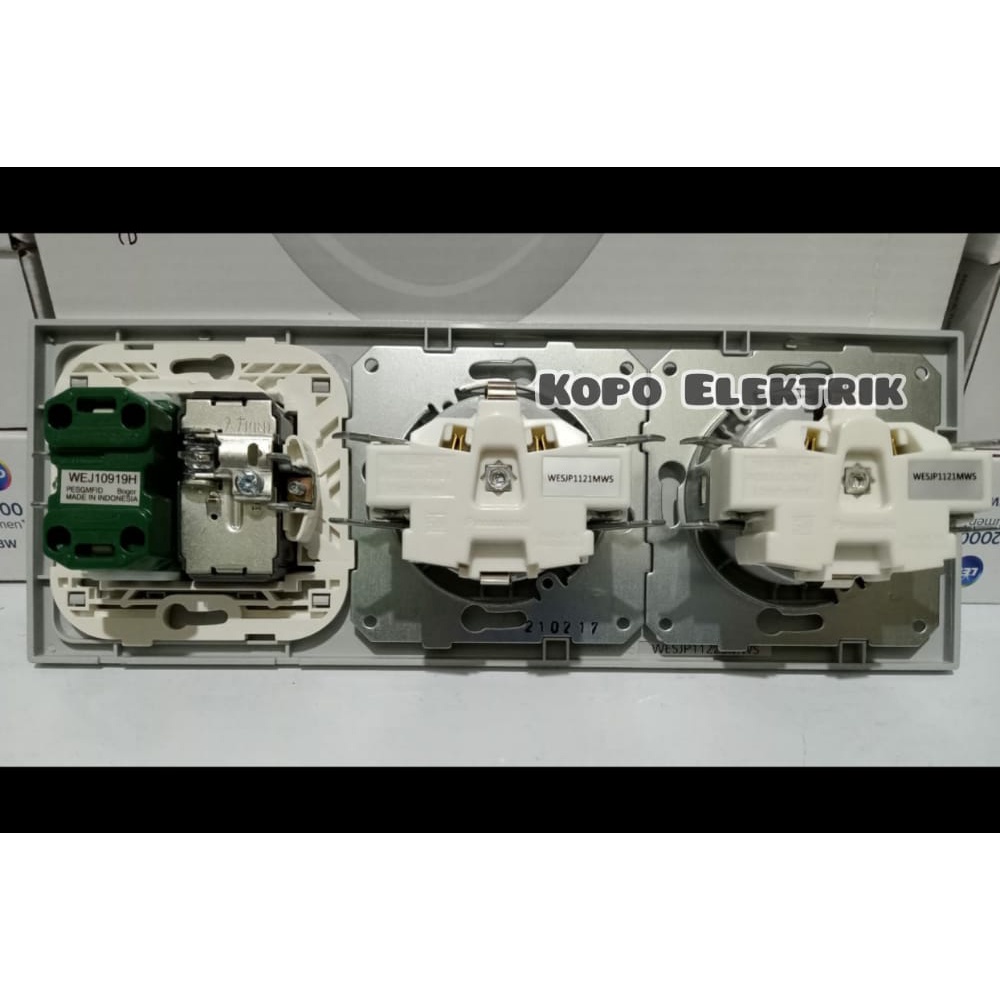 Panasonic Stopkontak Double + Soket TV + Stopkontak Universal Style Silver Minimalis Tanam