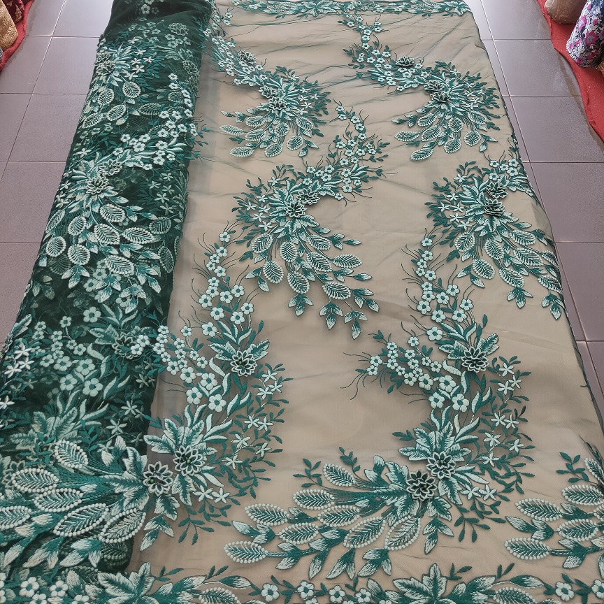 KAIN TILE MOTIF KEMBANG TIMBUL 3D BORDIRAN TEBAL ADA PINGGIRAN COCOK UNTUK GAUN DRESS KEBAYA GAMIS D