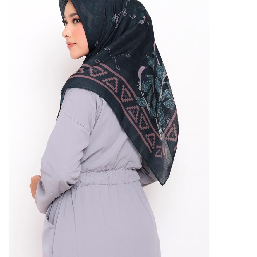 ♦ ZM Zaskia Mecca - Kayu Aro Black Scarf Kerudung Segi Empat ☀