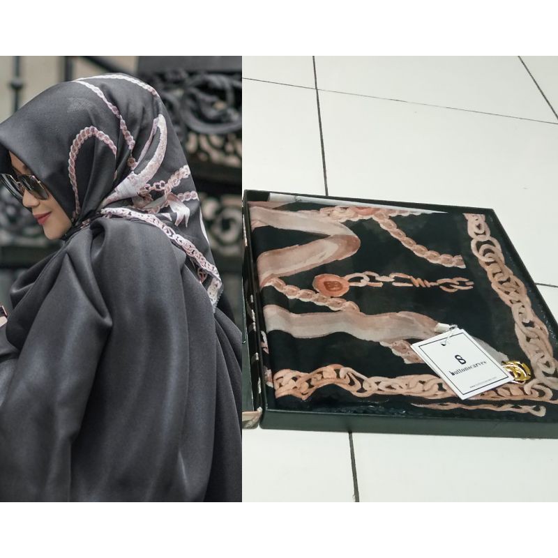 Buttonscarves The Chain Series in Black