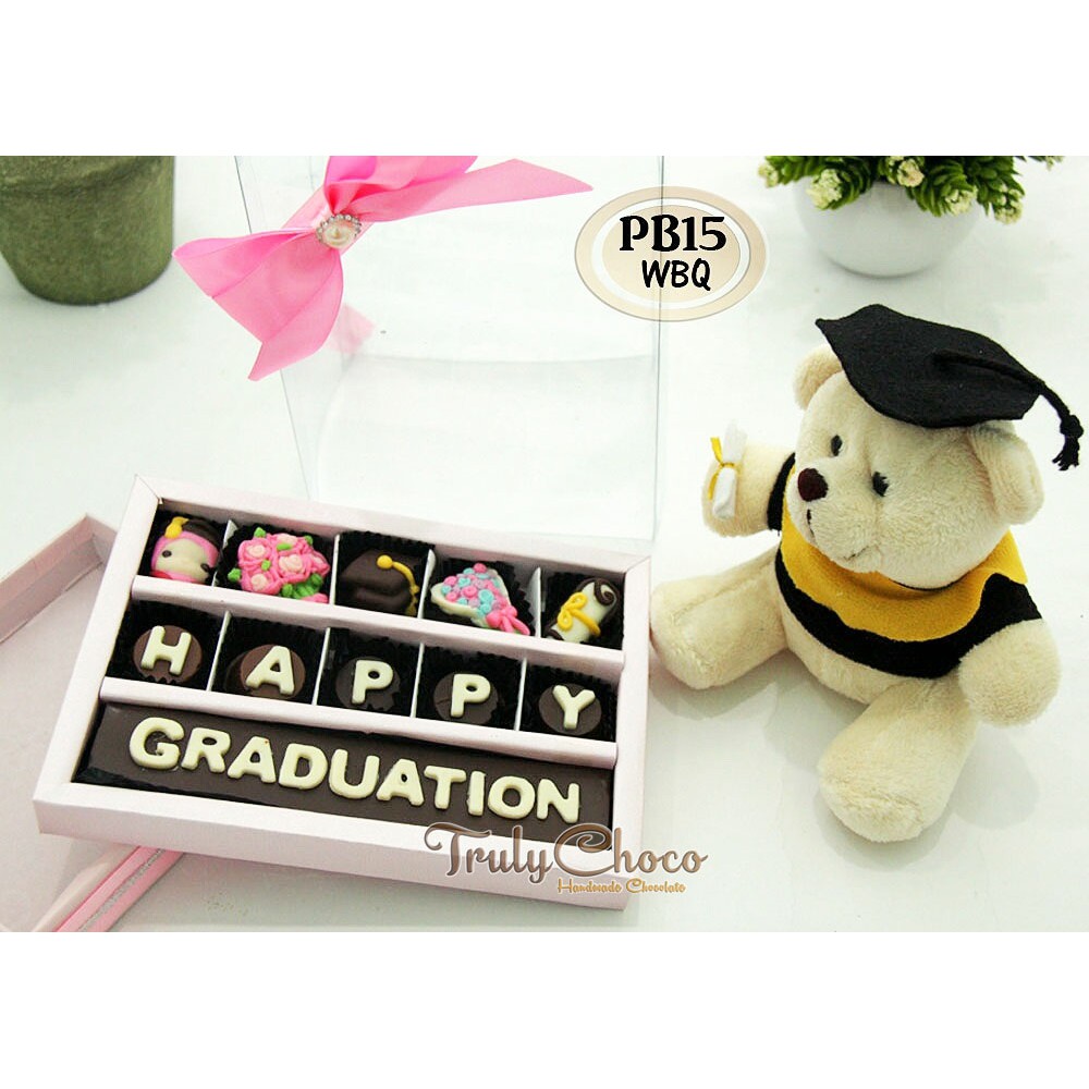 

Kado Wisuda PLUS boneka