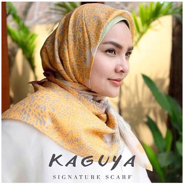 KAGUYA CREAM SCARF RIA MIRANDA (Preloved)