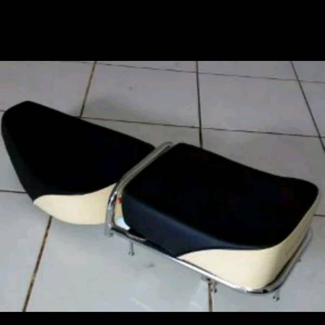 Jok pisah honda C70 ngeset dudukanya-Jok pisah ngeset dudukan Bekjul minti