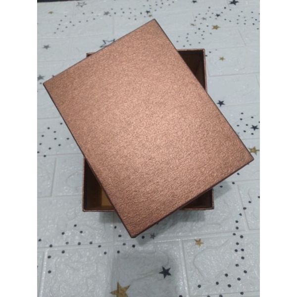 

Kotak kado/kotak hampers/gift box hadiah ukuran 20 X 15 X 10