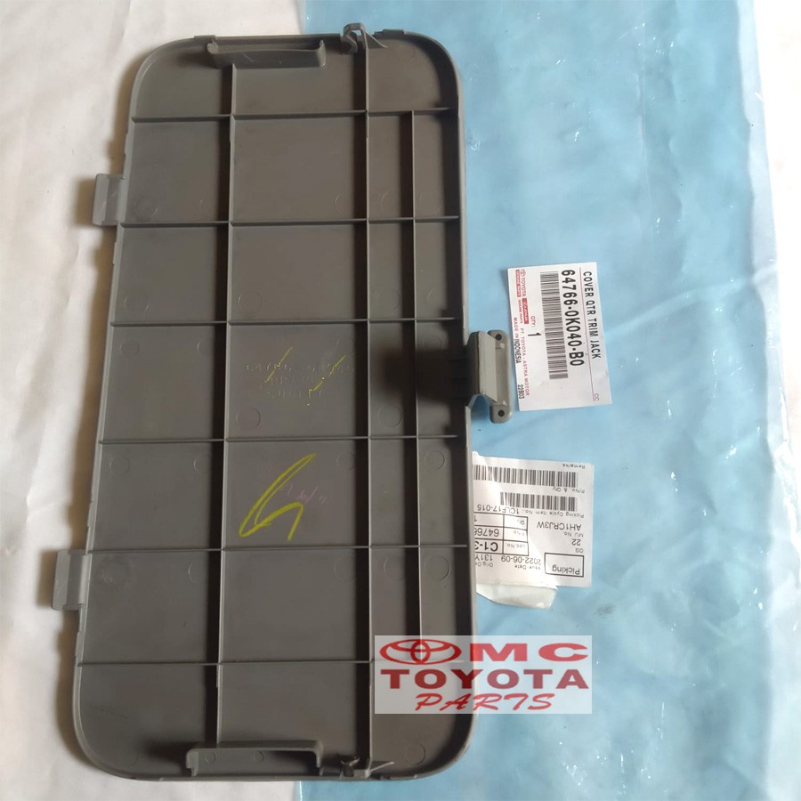 Tutup Cover Dongkrak Kijang Innova 64766-0K040-B0