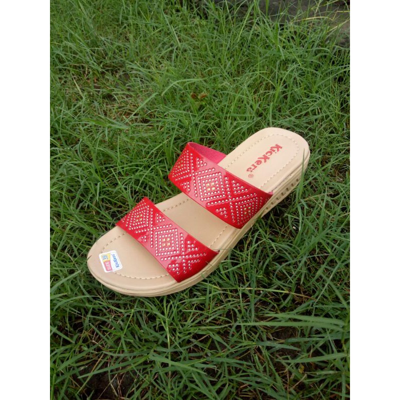 Sandal santai wanita kickers merah sl