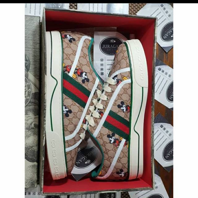 sepatu gucci