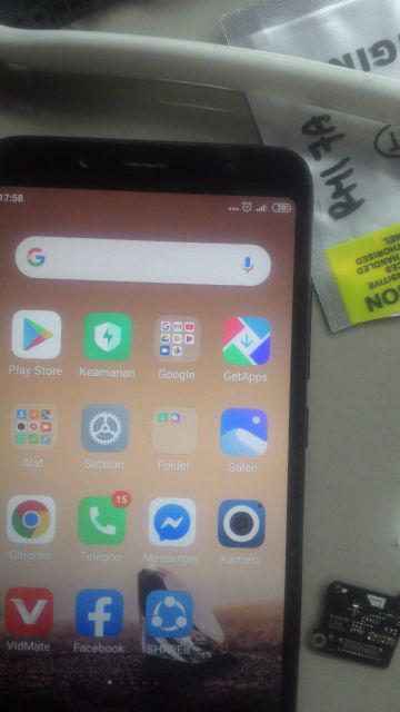 Frame Oppo F7 / Bezel Middle / Tatakan Lcd