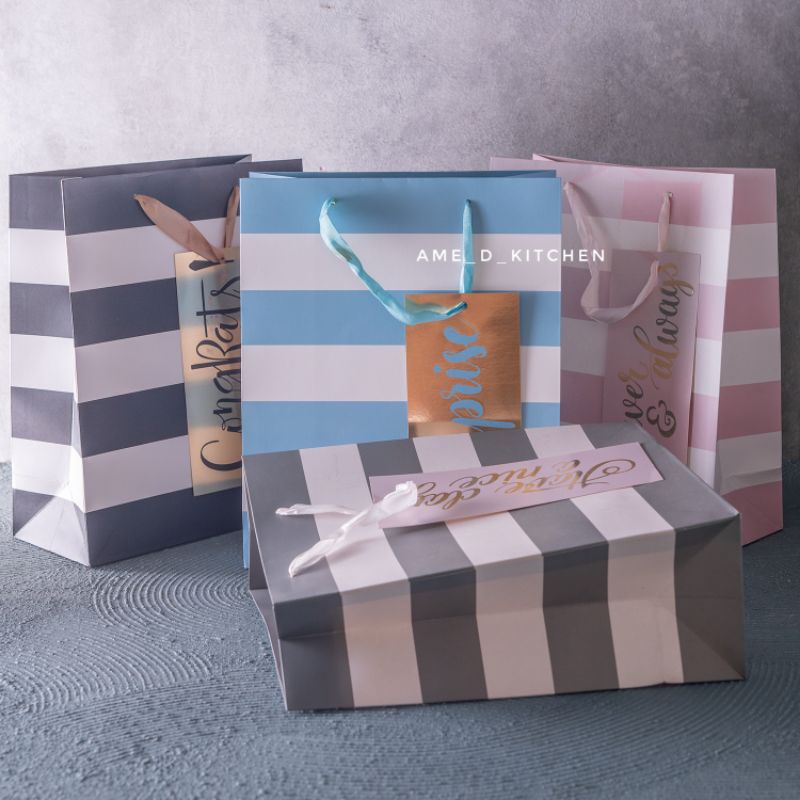 

Paper bag medium motif garis