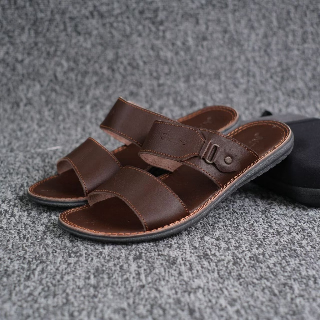 Sandal Kekinian Sendal Pria Trendy Sandal Gaya Kasual Asli Kulit Sendal slop Model Terbaru Hitam Coklat