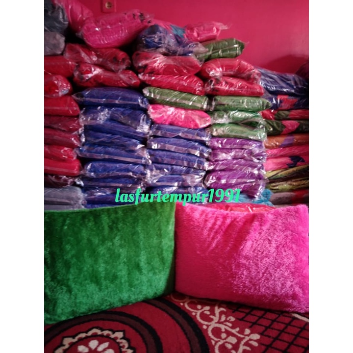 SARUNG BANTAL BULU RASFUR POLOS TERLARIS 40X60