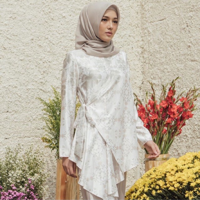 Poppy Blouse Wearing Klamby