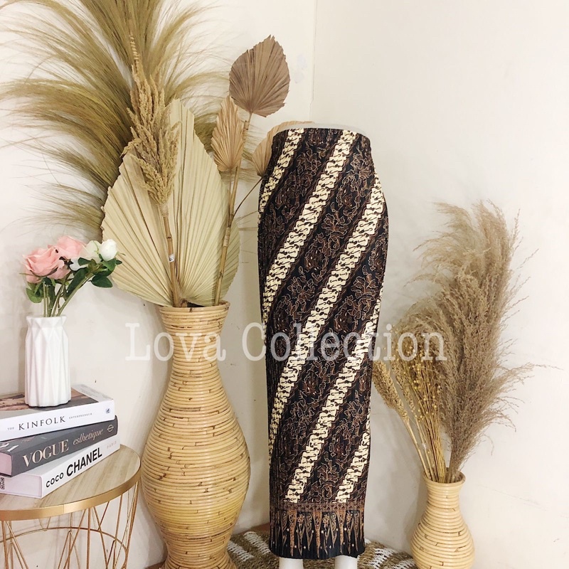 ROK BATIK PLISKET-Tumpal Hitam