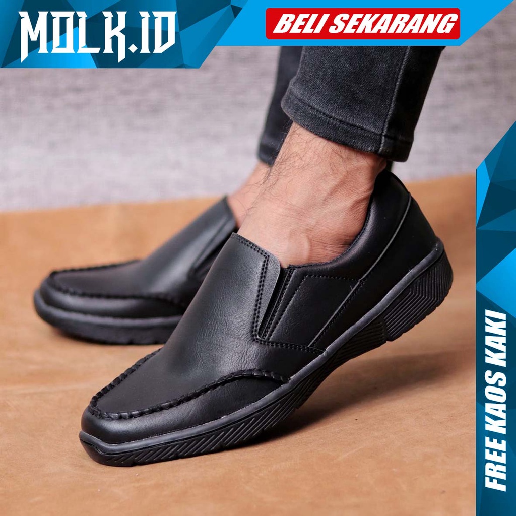 MOLK Sepatu Kasual Slip On Pria Hitam Semi Formal Sepatu Kulit Sintetik Kerja Kantor Kuliah Simple Murah Anti Slip