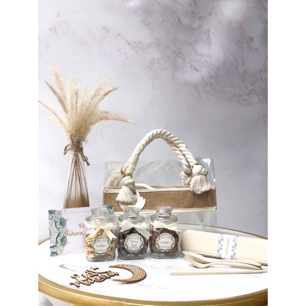 

HAMPERS LEBARAN / HAMPERS IDUL FITRI / HAMPERS MURAH / HAMPERS KUE KERING / HAMPERS READY