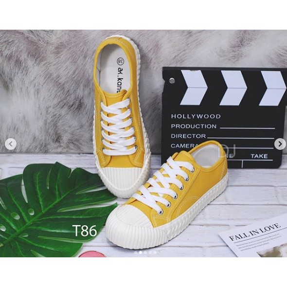 Sepatu sneakers T86