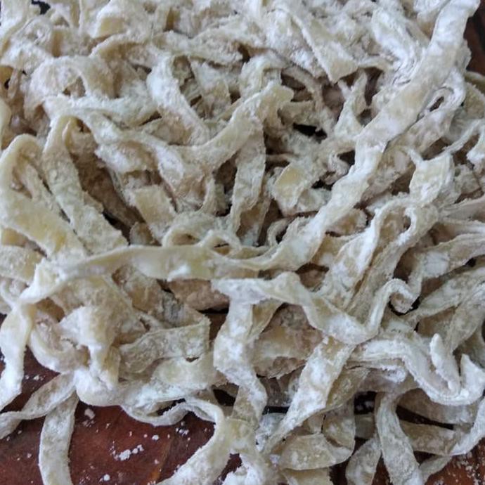 

DISKON HARGA Mie keriting lebar karet MN396
