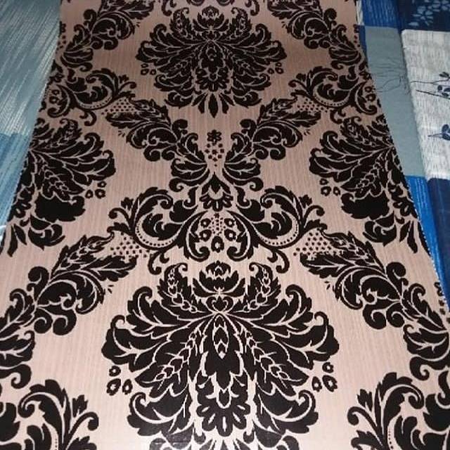 Wallpaper dinding MURAH medan wallpaper motif batik hitam dasar coklat