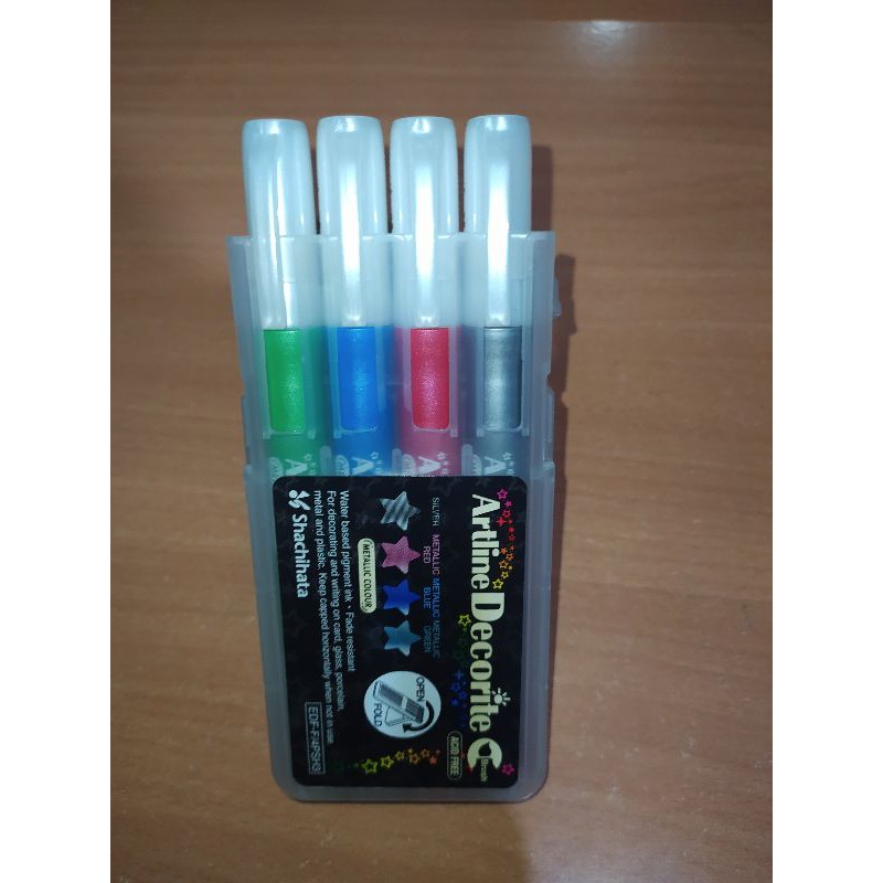 

Spidol Brush Artline Decorite SET 4 WARNA METALLIC EDF-F/4PSH3