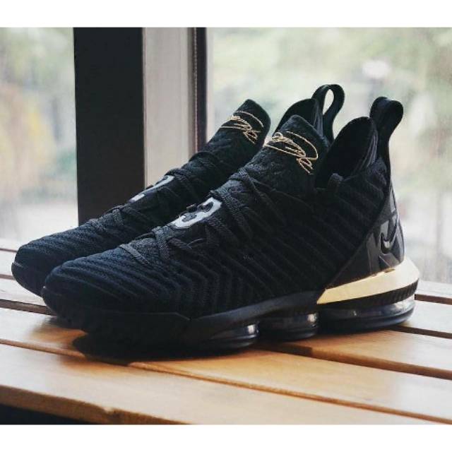 Nike Lebron 16 King