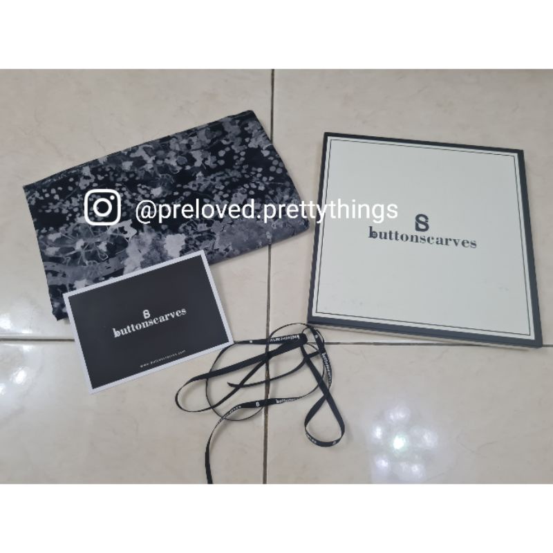 Preloved Buttonscarves New York Reborn Fifth Avenue