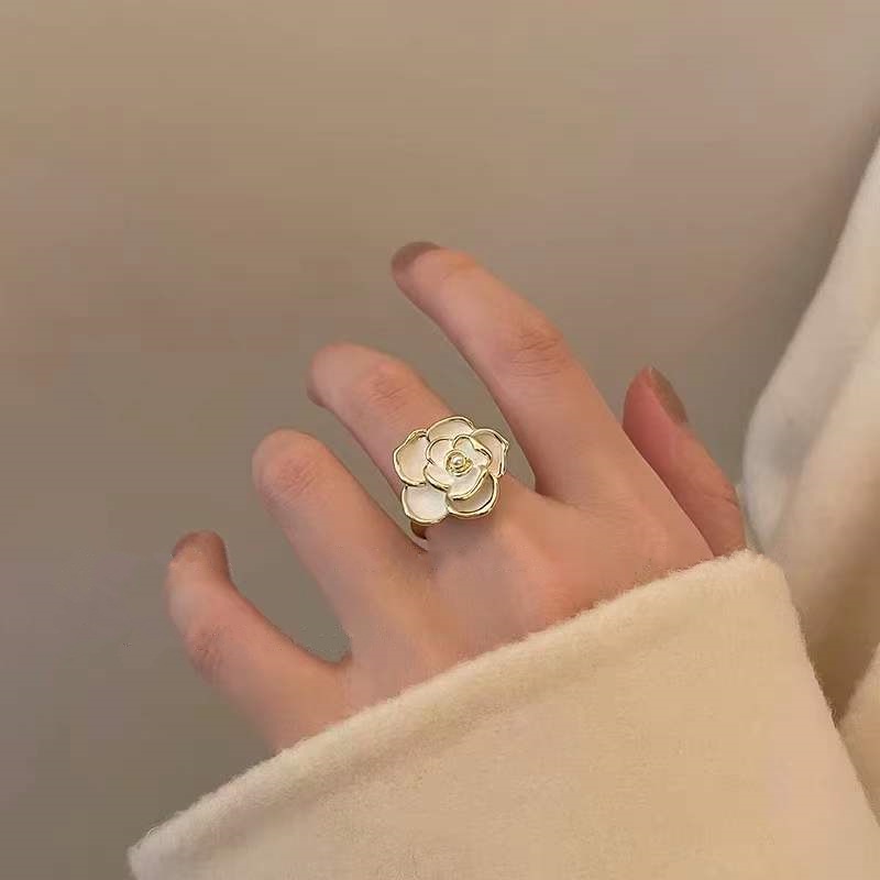 Cincin Model Terbuka Desain Bunga Camellia Gaya Perancis / Retro Adjustable Untuk Wanita