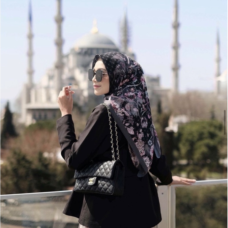 PRELOVED Nirwana Scarf Sekar Black by Vanilla Hijab