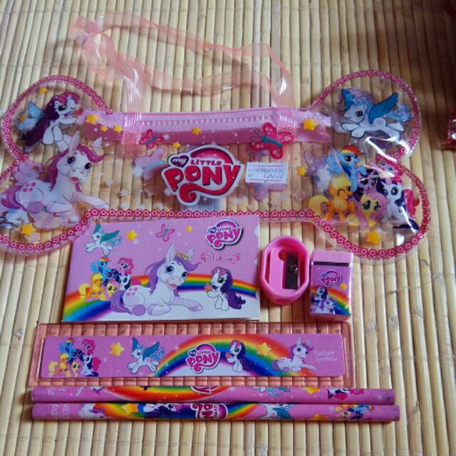 

Pensil set Alat tulis pouch karakter lucu