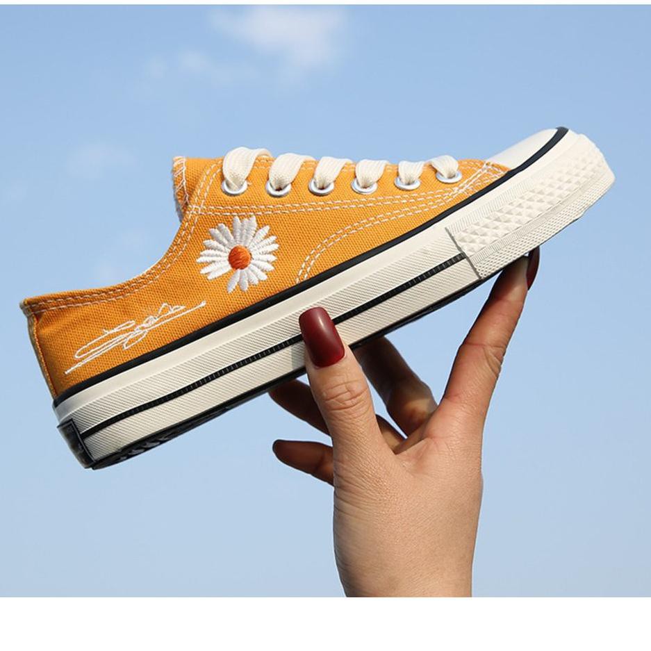 SW26 Sepatu Wanita .