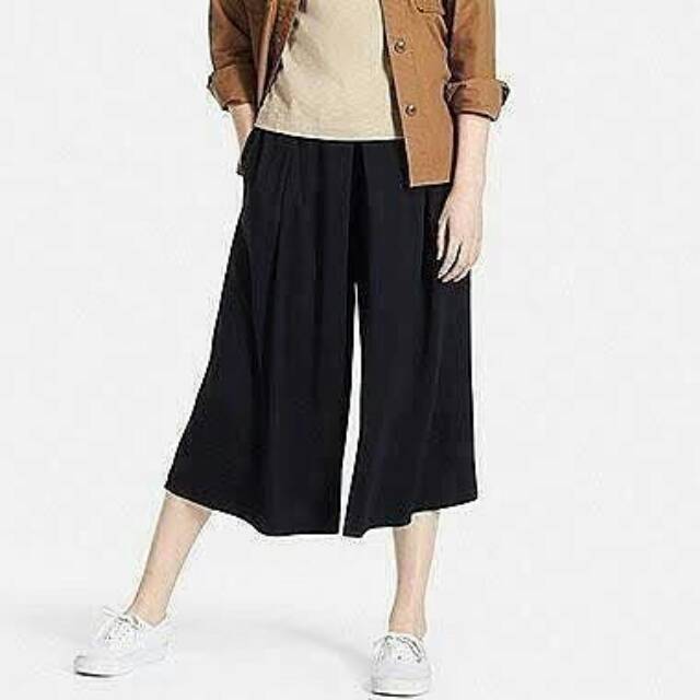 Uniqlo black relaco pants