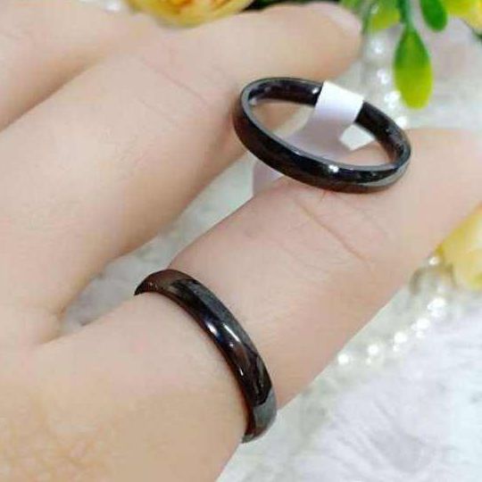 Cincin Titanium Asli Tidak Luntur Warna Hitam Polos Kecil Untuk Wanita Dan Pria Model Klasik Simpel Anti Karat