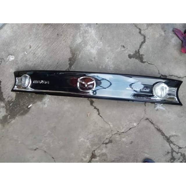 Reflektor Belakang Lampu Bagasi Mazda Biante