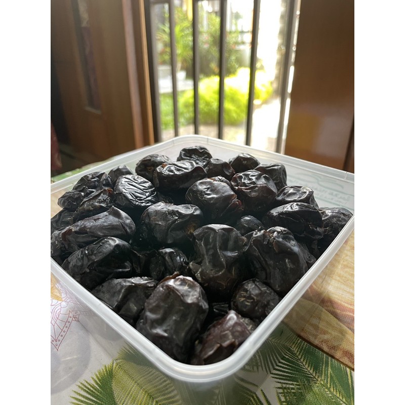 

KURMA AJWA MADINAH PREMIUM GRADE A