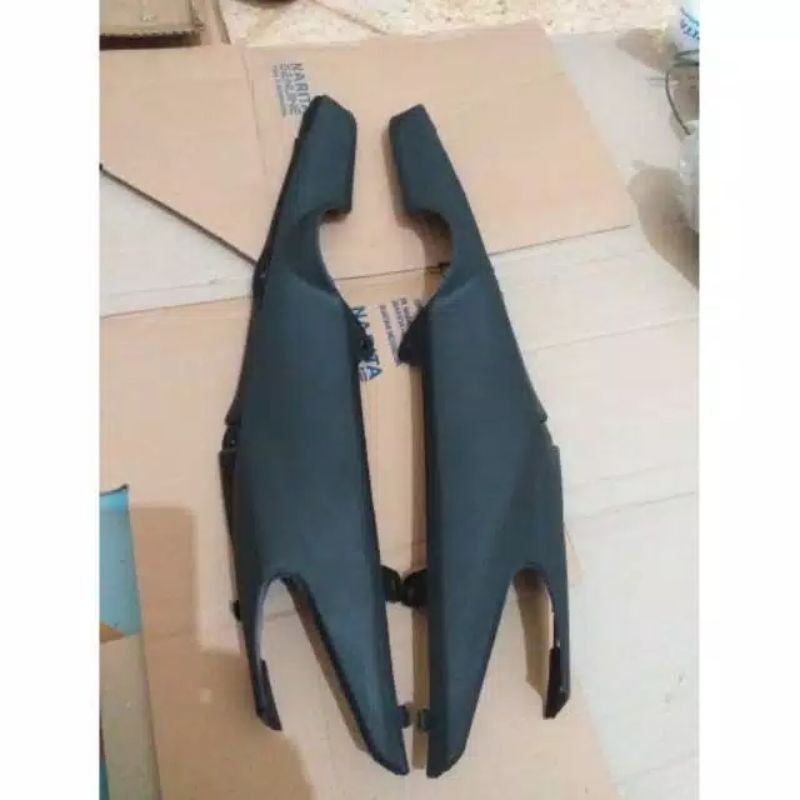 body kecil samping belakang honda revo absolute hitam