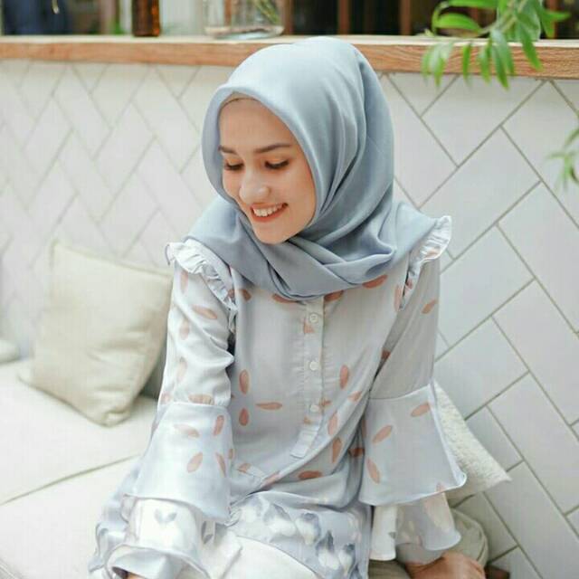 Selena blouse wearing klamby