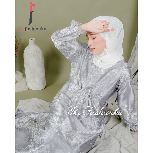 Jeumpa IED Dress - Gamis Diorsilk Wanita Terbaru M, L, XL, XXL, 3XL  - Gamis Bahan Silky Seperti Satin dan Maxmara Lux-Viona grey