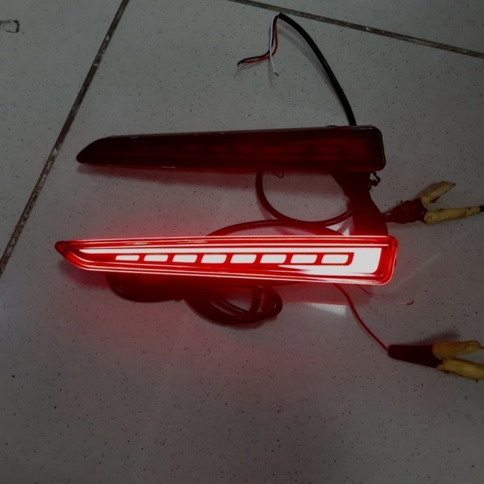 REFLEKTOR LED LAMPU BUMPER BELAKANG MOBIL ROCKY / RAIZE 2022