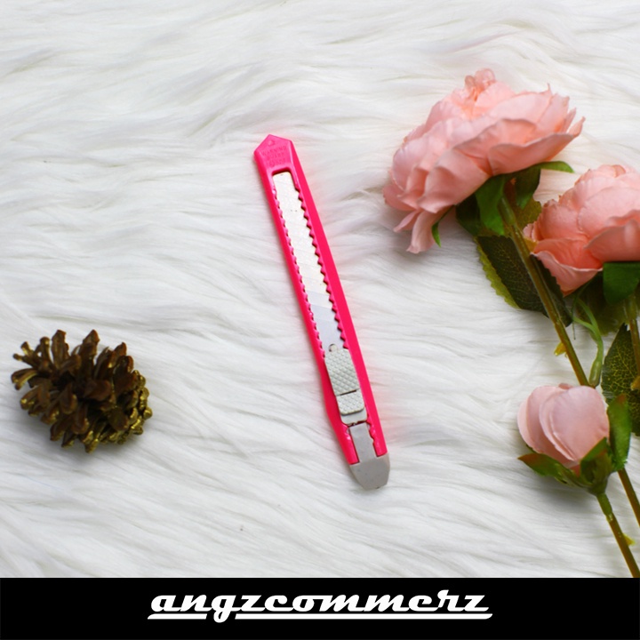 

Cutter Besar Kecil Tajam Kuat Awet Kater Pemotong Kertas Geser