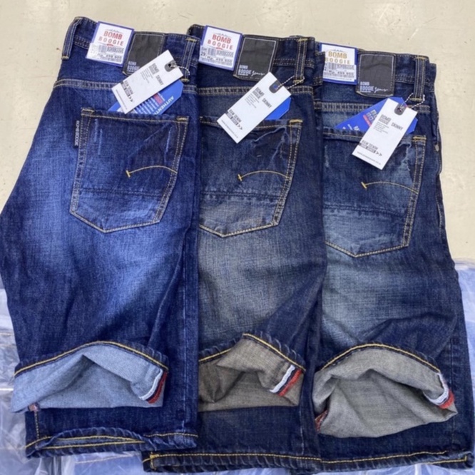 celana jeans bombogie// celana pendek pria// denim pendek bombogie// fashion pendek// distro sobek