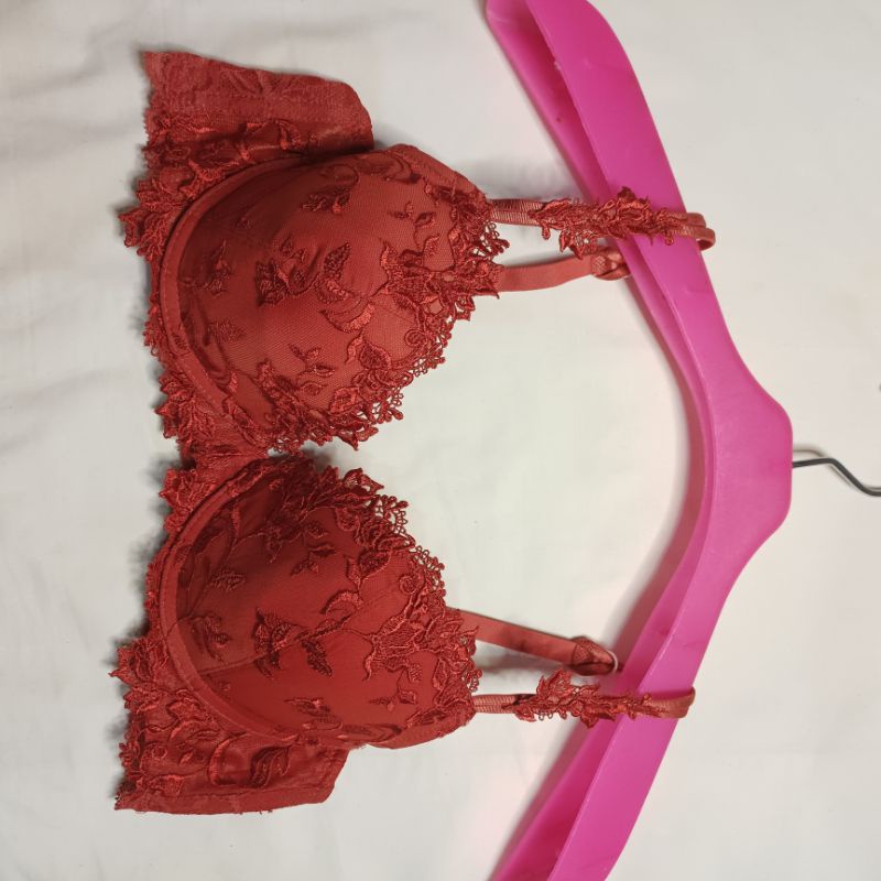 preloved bra branded vera wang size 34 C