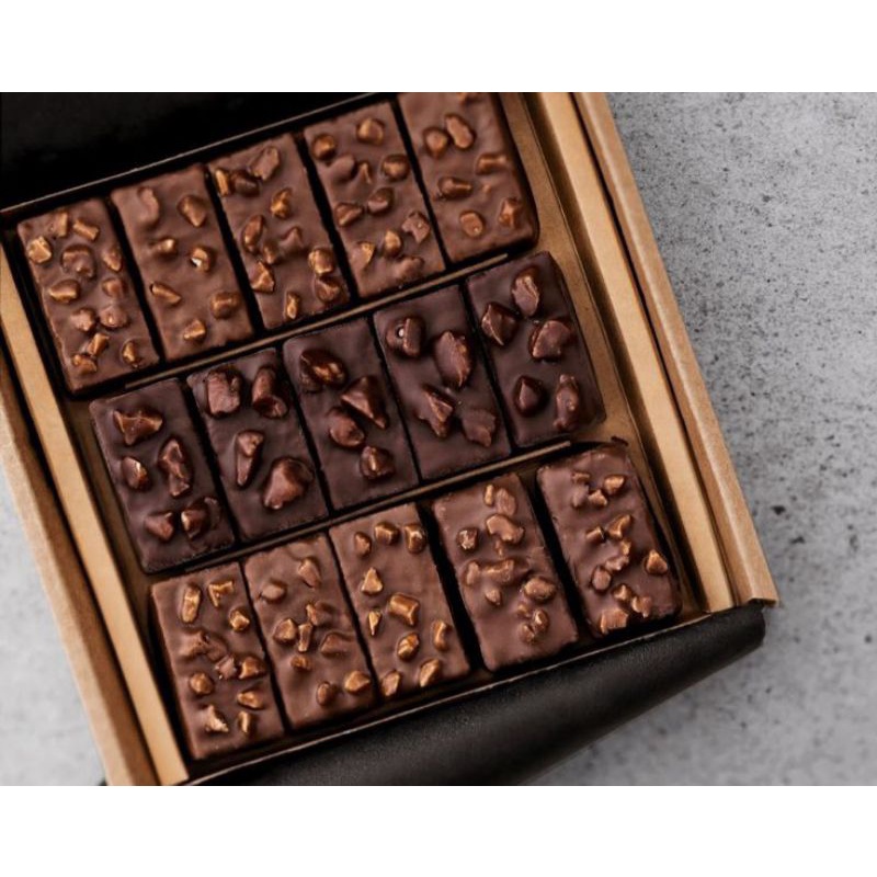 

Coklat kacang box premium
