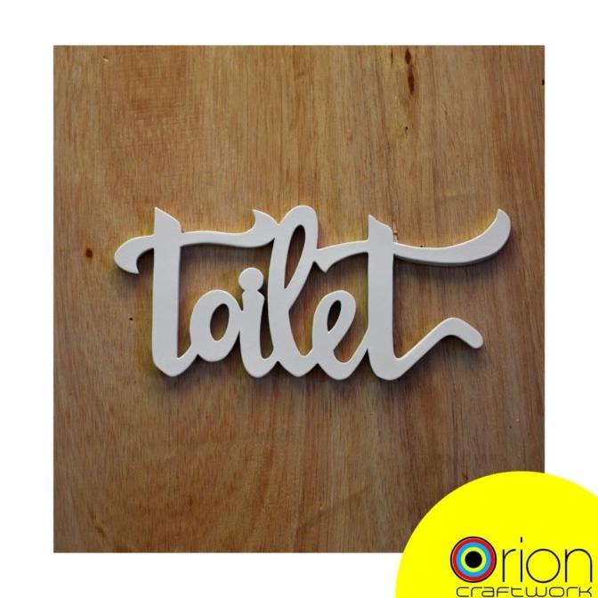 Tulisan Toilet Huruf Kayu