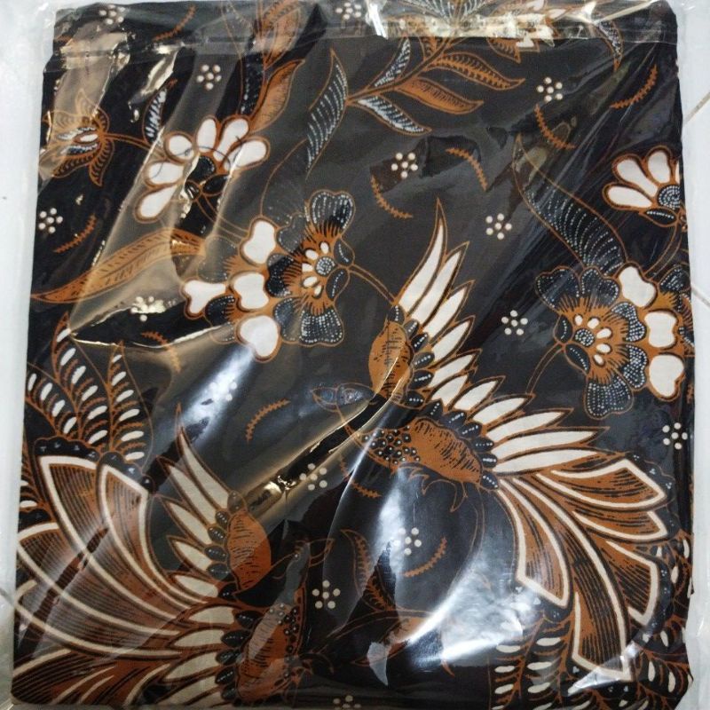 MAHAPRAJA RAJASAKTI KEMEJA BATIK SOLO PRIA LENGAN PENDEK LAPIS FURING ATASAN BATIK PREMIUM MODERN KATUN HALUS BAHUWIRYA  BANAMITRA BANAMITRA PUTIH BANGSAWAN BAYU PUTRA BERLIAN BIRU BHARATAYUDA BIMASENA BIRENDRA BIRU INDAH BRAHMAKERTA BRAHMAKERTA MERAH