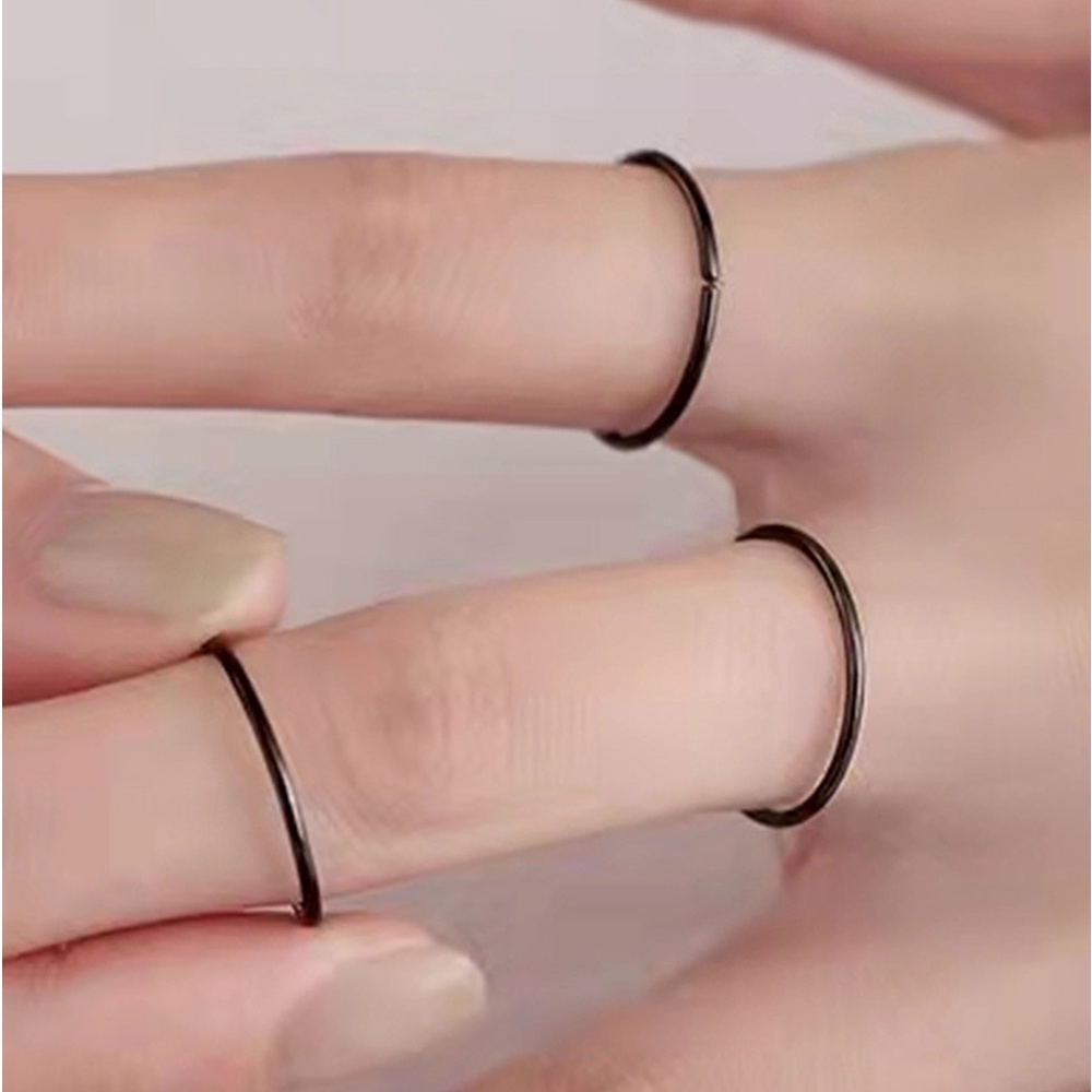 1pc Cincin Model Terbuka Bahan Metal Warna Hitam Gaya Vintage Adjustable Untuk Wanita