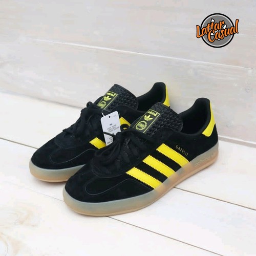 yellow and black gazelles